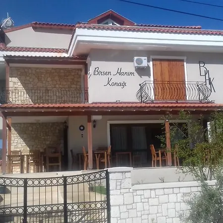 לינה וארוחת בוקר Birsen Hanim Konagi *